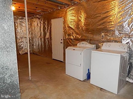 Interior, Washer, Wooden Beams