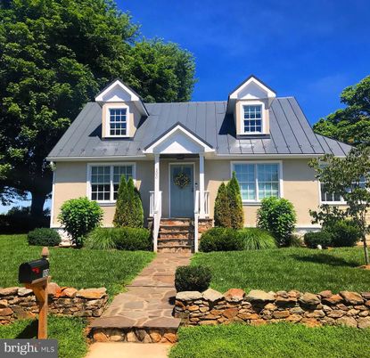 Exterior, Facade, Cape Cod