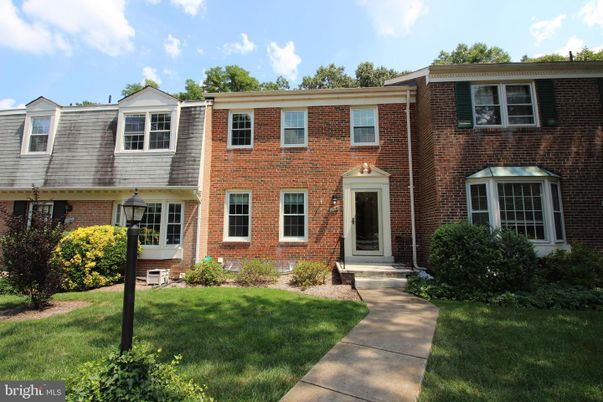 Exterior, Facade, Brick Facade, Georgian
