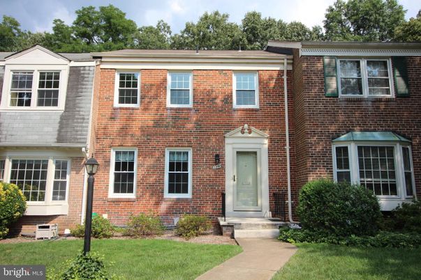 Exterior, Facade, Brick Facade, Georgian