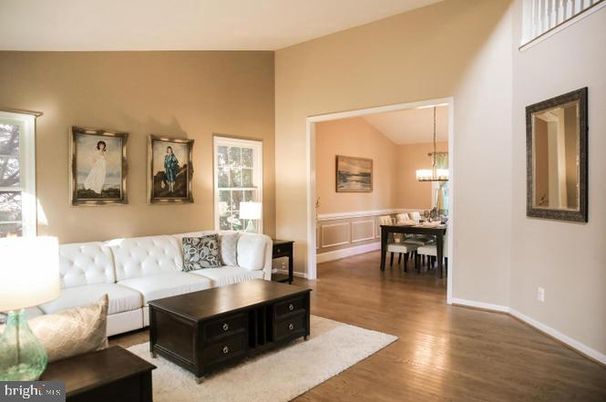 Chandelier, Dining room, Interior, Living room, Pendant Lights, Wood Texture Flooring