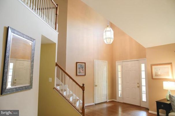 Interior, Pendant Lights, Wood Texture Flooring