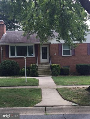 Exterior, Facade, Brick Facade, Cape Cod
