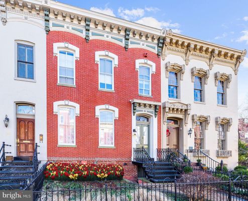 Exterior, Facade, Brick Facade, Rowhouse