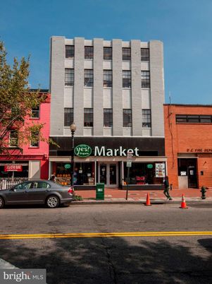 Exterior, Facade, Highrise