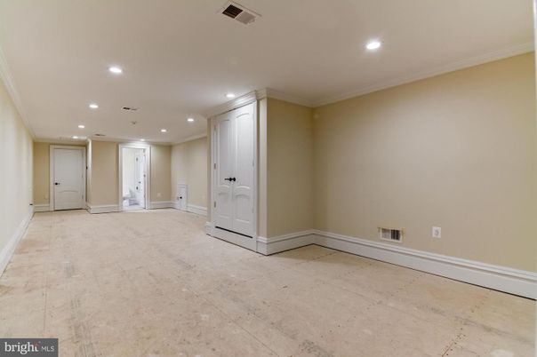 Empty room, Interior, Recessed Lighting