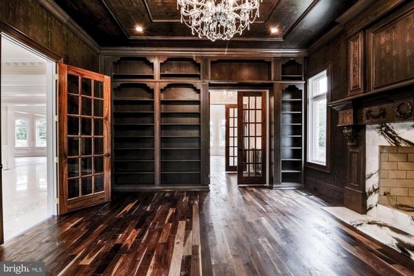 Chandelier, Fireplace, Interior, Recessed Lighting, Wood Texture Flooring