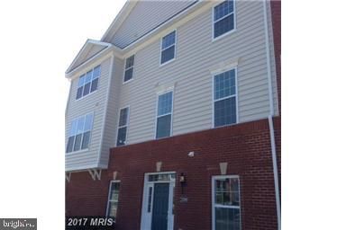 Exterior, Facade, Brick Facade, Rowhouse