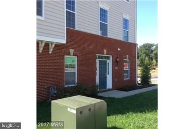 Exterior, Facade, Brick Facade, Rowhouse