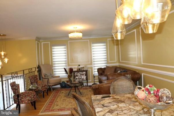 Chandelier, Dining room, Interior, Living room, Pendant Lights, Wood Texture Flooring
