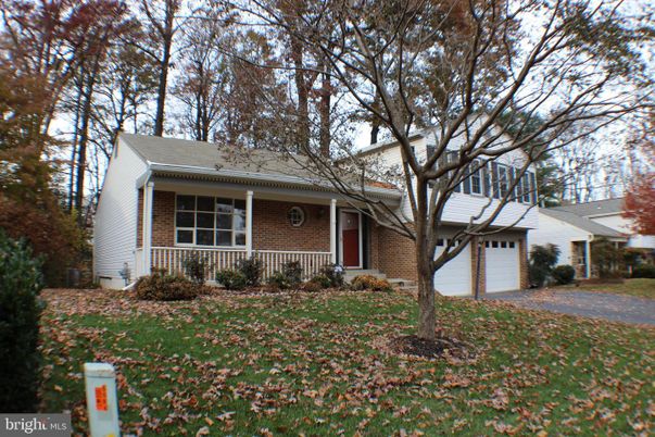 Attached, Exterior, Facade, Brick Facade, Split Level