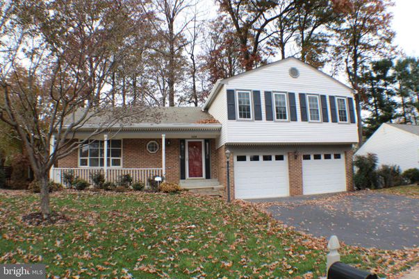 Attached, Exterior, Facade, Brick Facade, Split Level