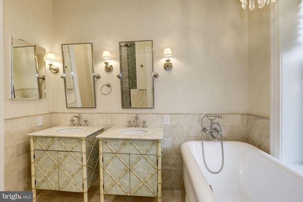 Bathroom, Dual Sink Vanities, Interior