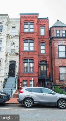 Exterior, Facade, Brick Facade, Rowhouse