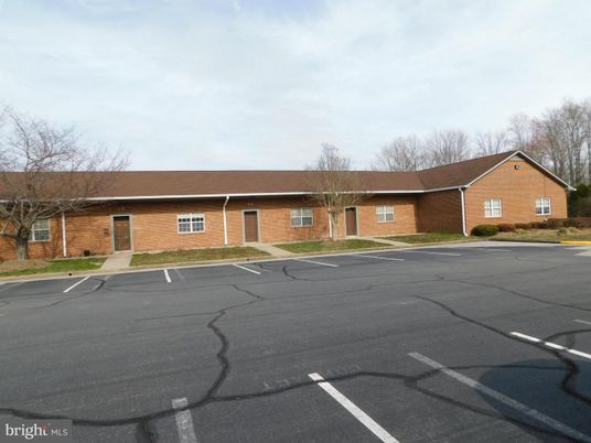 Exterior, Facade, Brick Facade, Ranch