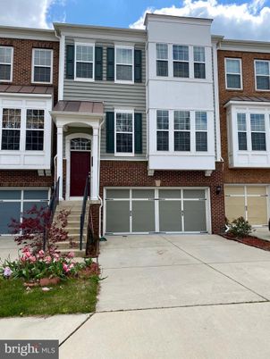 Attached, Exterior, Facade, Brick Facade, Rowhouse