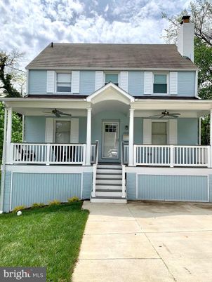 Exterior, Facade, American Foursquare