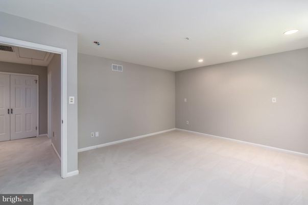Empty room, Interior, Recessed Lighting