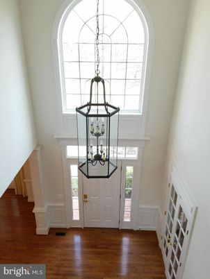Interior, Pendant Lights, Wood Texture Flooring