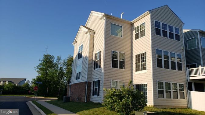 Exterior, Facade, Brick Facade, Rowhouse