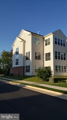 Exterior, Facade, Rowhouse