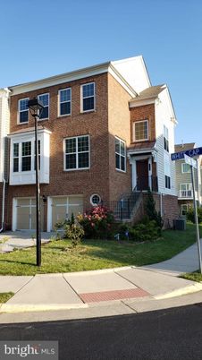 Attached, Exterior, Facade, Brick Facade, Rowhouse