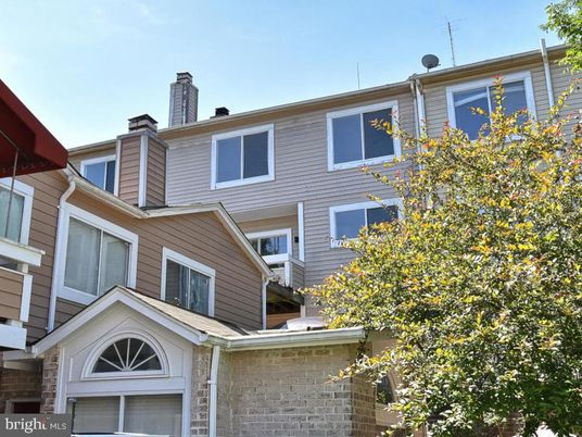 Exterior, Facade, Rowhouse