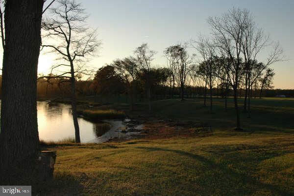 Exterior, Lake
