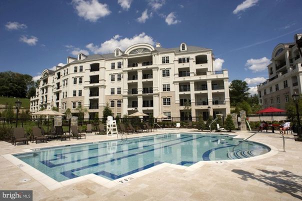 Exterior, Facade, Pool, Condo Building