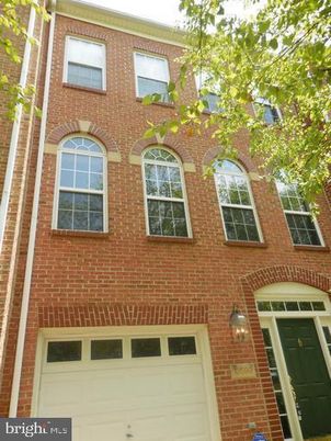 Attached, Exterior, Facade, Brick Facade, Rowhouse