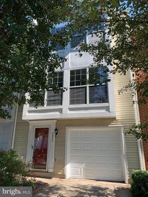 Attached, Exterior, Facade, Modern