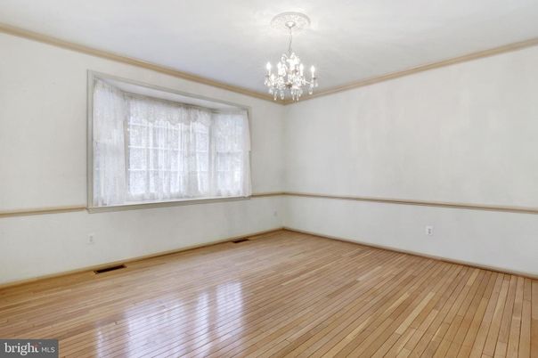 Chandelier, Empty room, Interior, Wood Texture Flooring