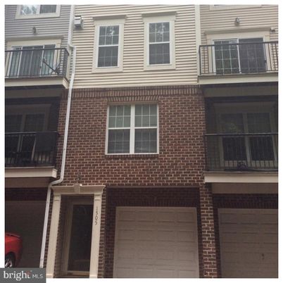 Attached, Exterior, Facade, Brick Facade, Rowhouse