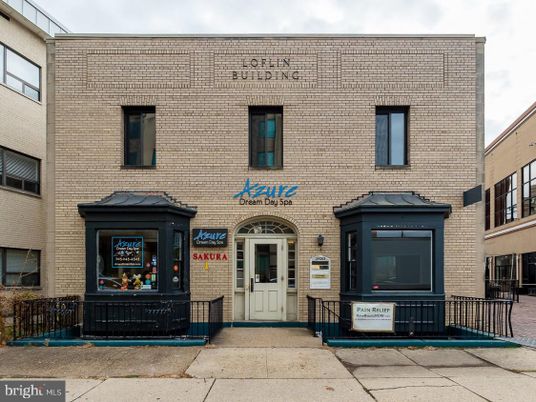 Exterior, Facade, Brick Facade, Rowhouse