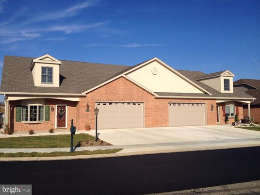 Attached, Exterior, Facade, Brick Facade, Ranch