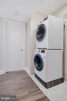 Interior, Utility Closets, Washer, Wood Texture Flooring