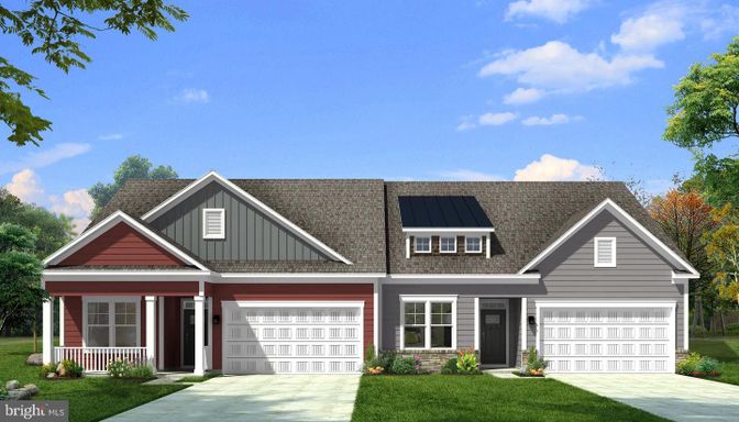 Attached, Exterior, Facade, Ranch