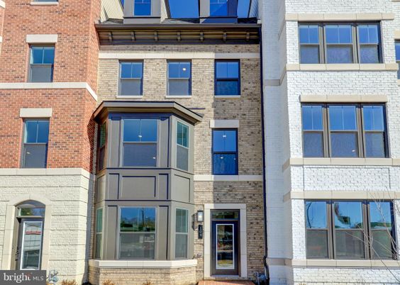 Exterior, Facade, Brick Facade, Rowhouse