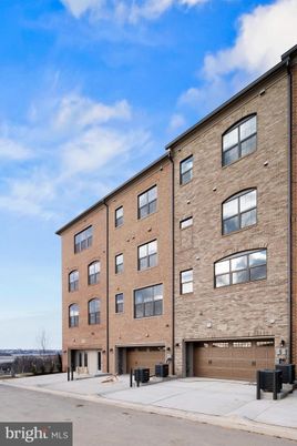 Exterior, Facade, Brick Facade, Rowhouse
