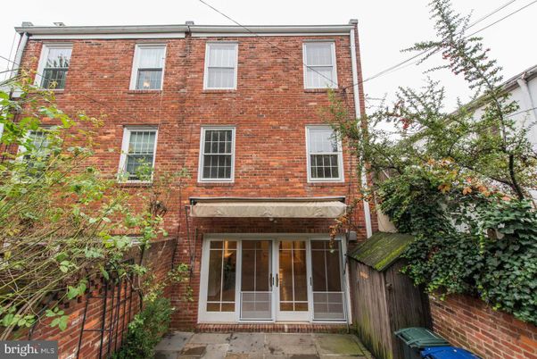 Exterior, Facade, Brick Facade, Rowhouse