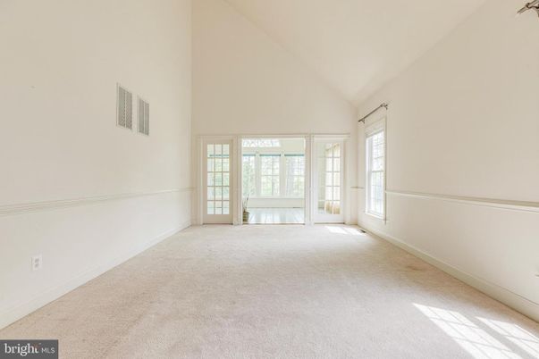 Empty room, Interior