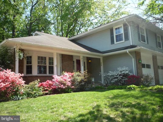 Exterior, Facade, Brick Facade, American Craftsman