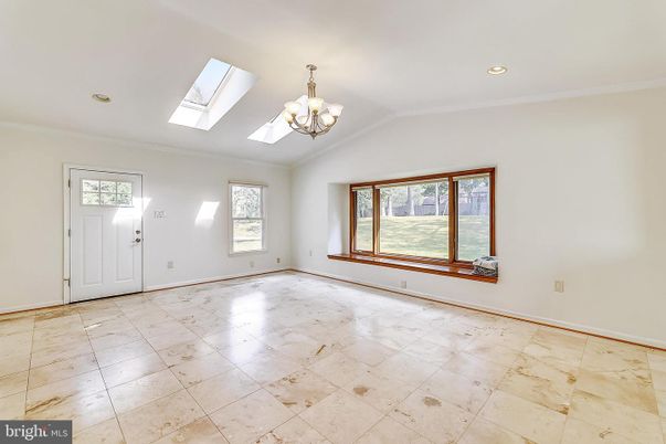 Chandelier, Empty room, Interior, Recessed Lighting