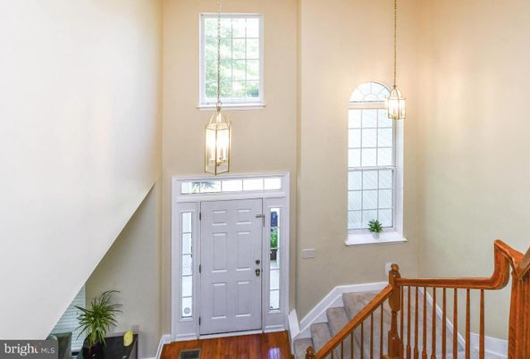 Interior, Pendant Lights, Wood Texture Flooring