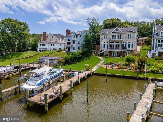 Exterior, Lake