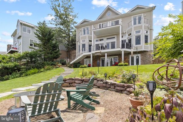 Backyard, Exterior, Facade, Queen Anne Victorian