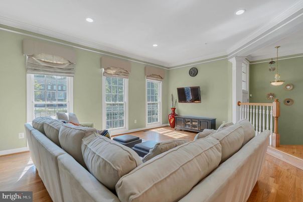 Interior, Living room, Pendant Lights, Recessed Lighting, Wood Texture Flooring