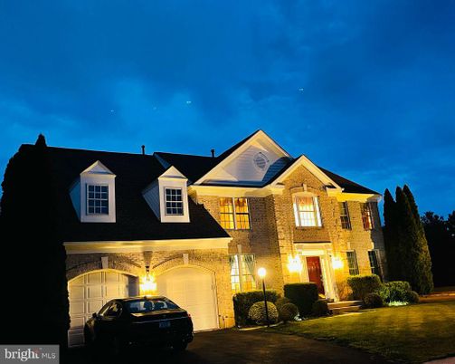 Attached, Exterior, Facade, Brick Traditional