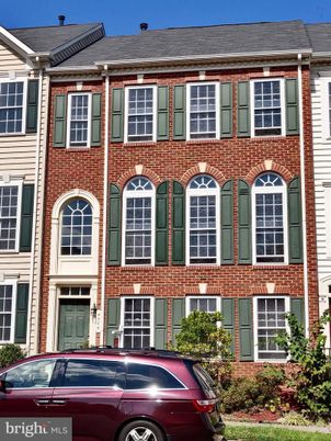 Exterior, Facade, Brick Facade, Rowhouse