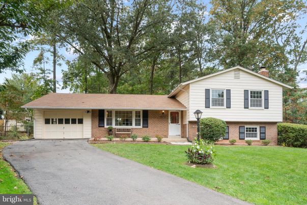 Attached, Exterior, Facade, Brick Facade, Split Level